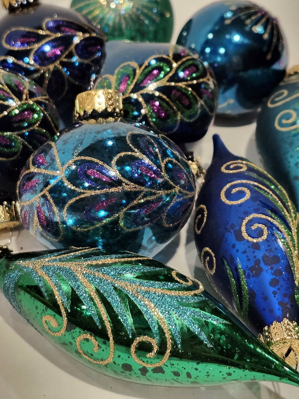 Lot Of 10 Holiday Glass Ornaments Glitter Peacock Feather Style - Picture 6 of 8